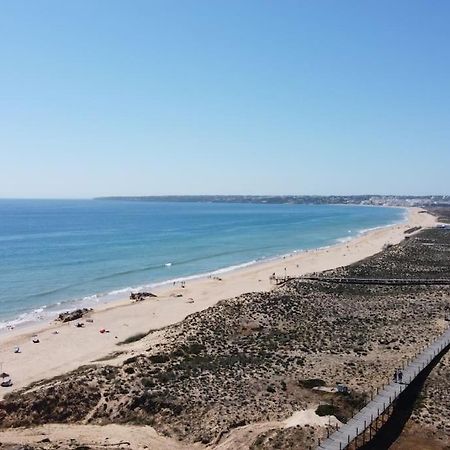 Charming Beachside Apartment- The Perfect Getaway! Albufeira Esterno foto