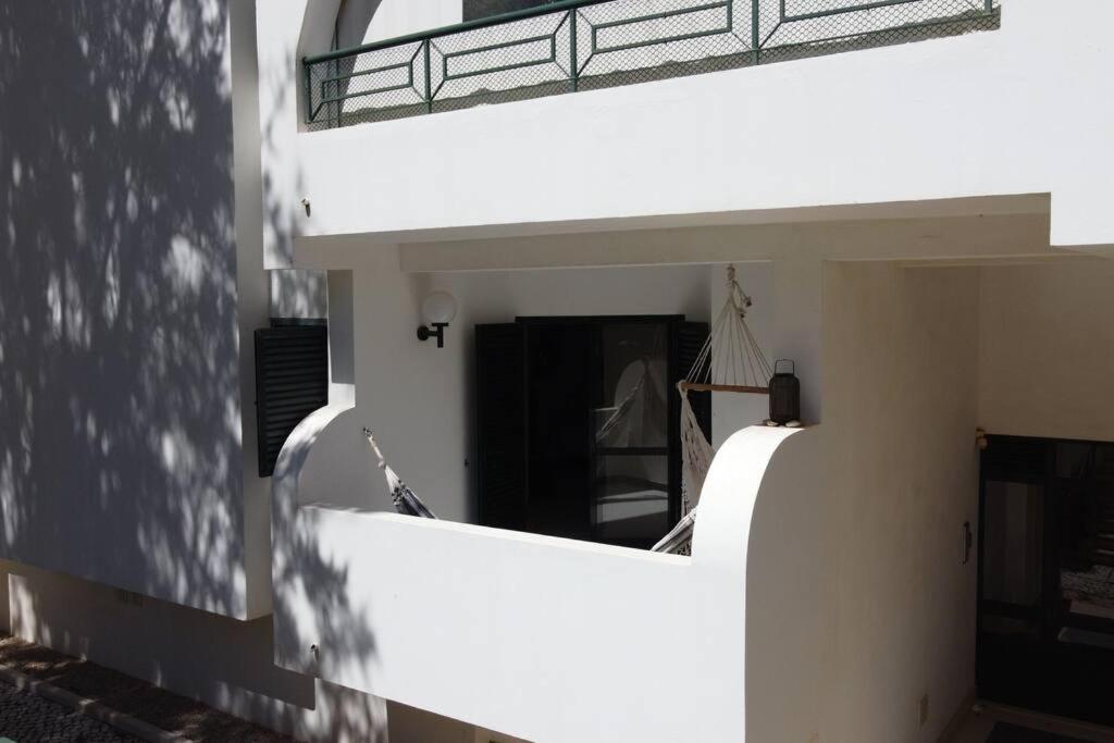 Charming Beachside Apartment- The Perfect Getaway! Albufeira Esterno foto