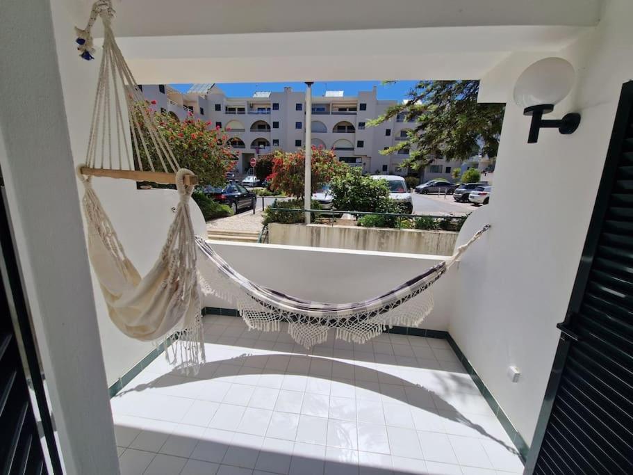 Charming Beachside Apartment- The Perfect Getaway! Albufeira Esterno foto