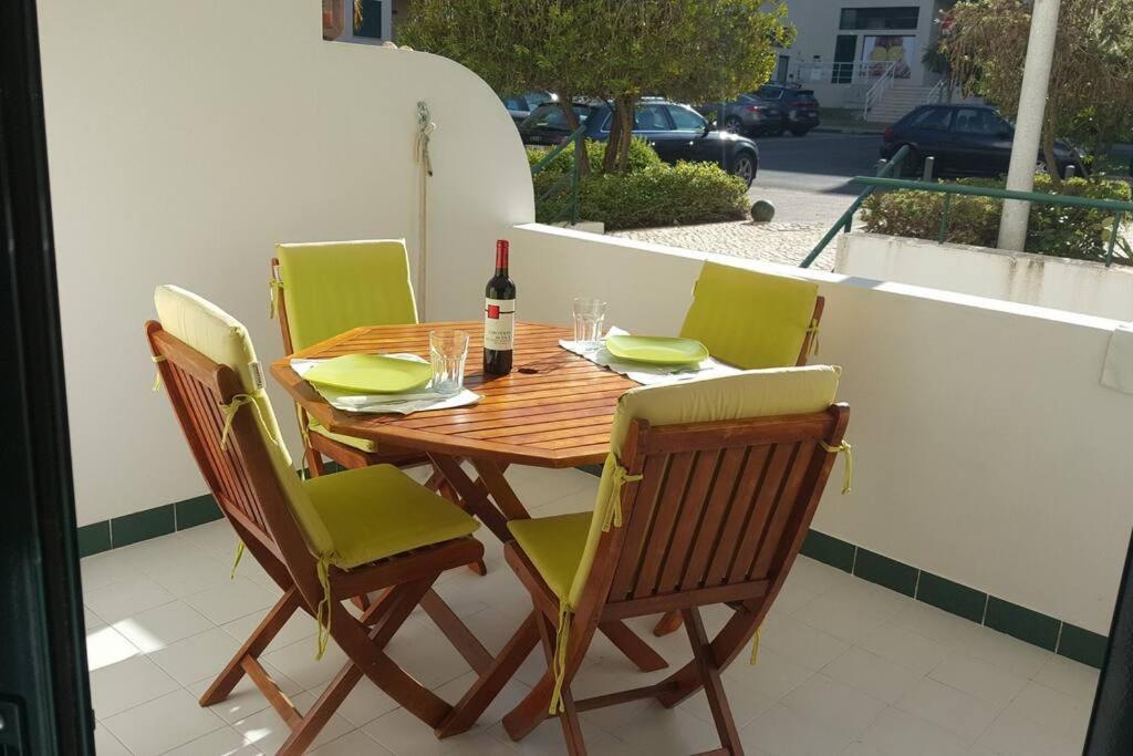 Charming Beachside Apartment- The Perfect Getaway! Albufeira Esterno foto