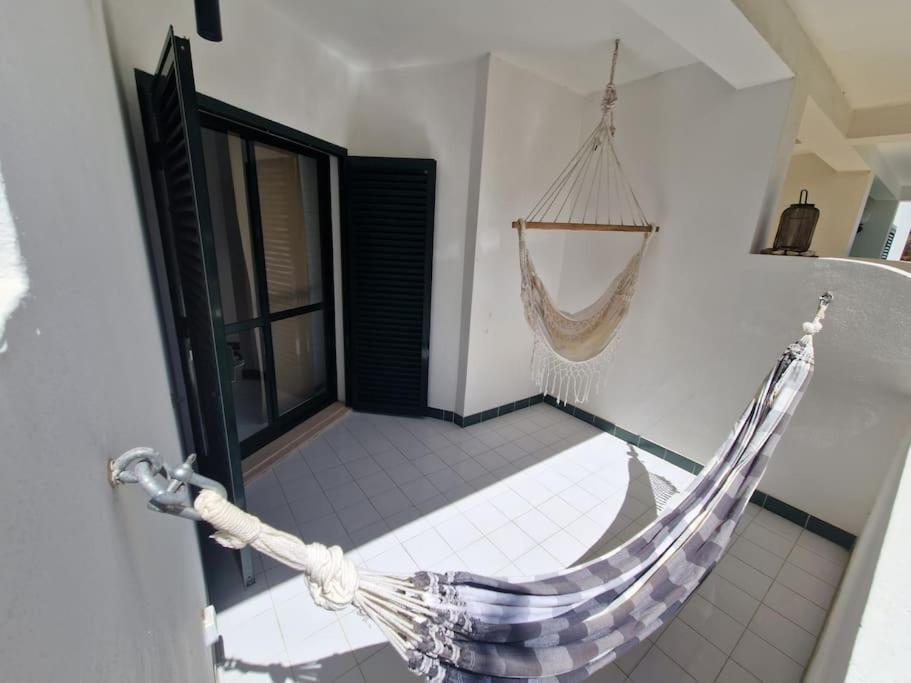 Charming Beachside Apartment- The Perfect Getaway! Albufeira Esterno foto