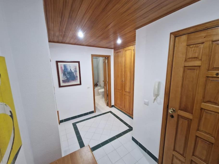 Charming Beachside Apartment- The Perfect Getaway! Albufeira Esterno foto