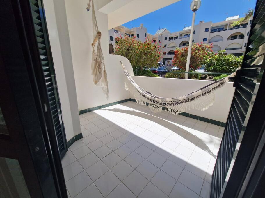 Charming Beachside Apartment- The Perfect Getaway! Albufeira Esterno foto